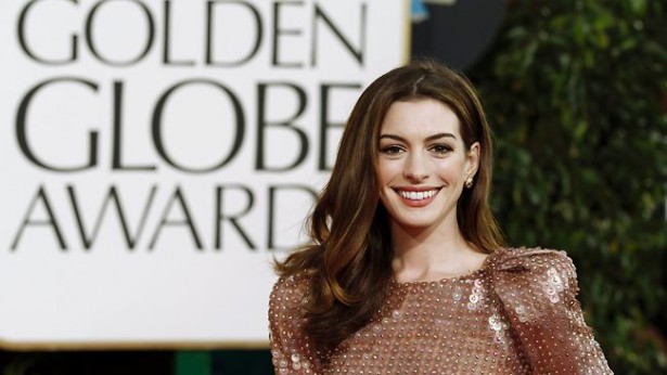 anne hathaway golden globes