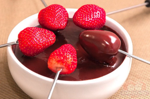 chocolate fondue strawberries